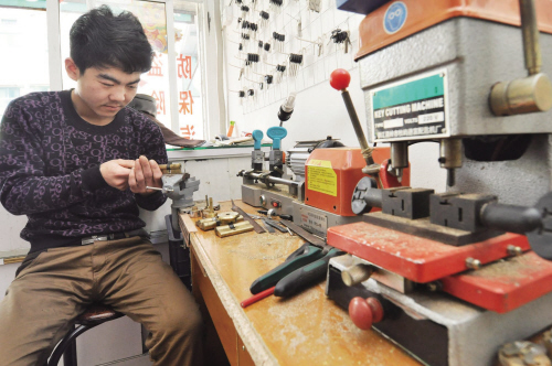 庆坪乡开锁店为啥“牛号”频现 听开锁师傅讲什么锁最防盗