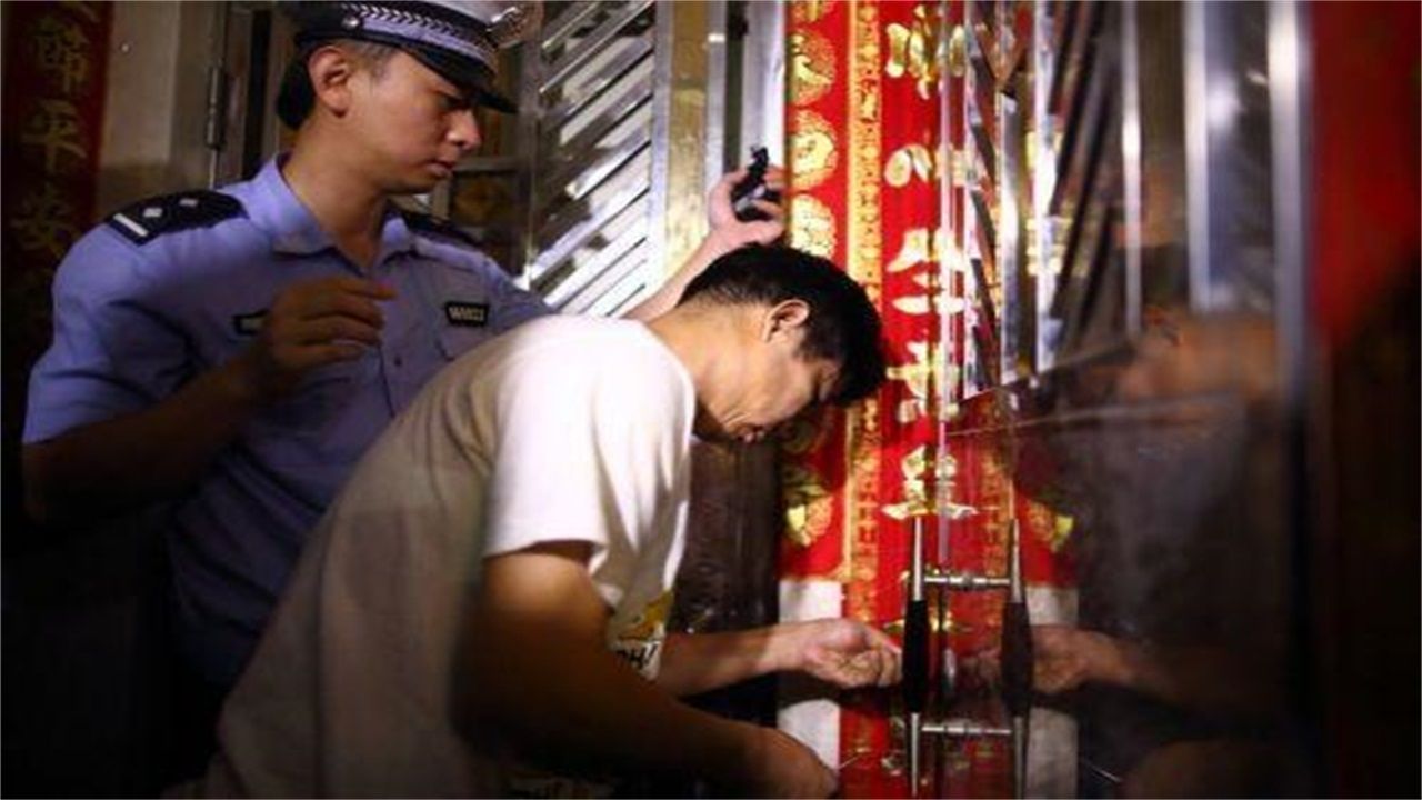 庆坪乡请开锁师傅开了锁后，师傅为什么一般都不进门，就算主人请也不进去？